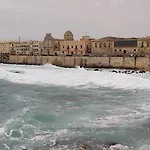 Ortigia Porta Del Mare